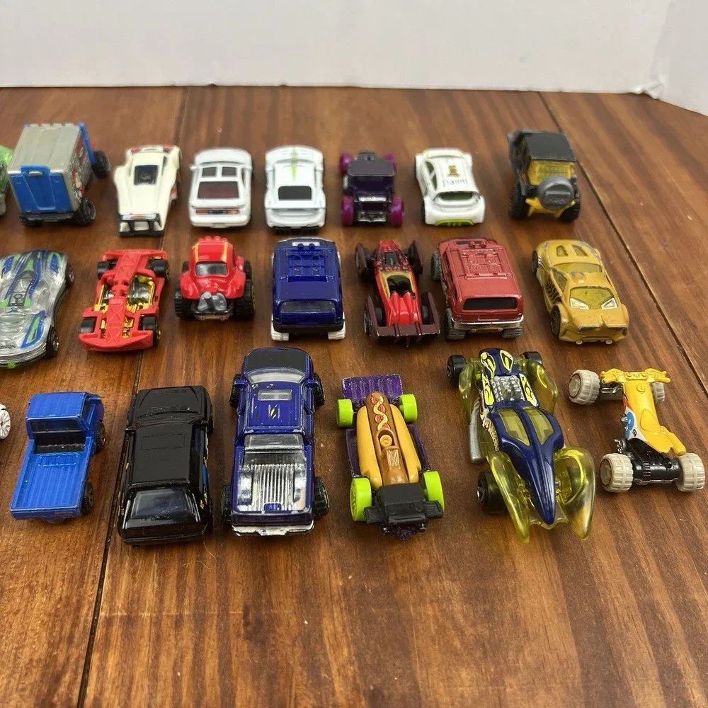 HOT WHEELS VINTAGE LOT OF 31 LOOSE CARS 2+‎ LBS TOY MODEL BIRTHDAY PRESENT GIFT